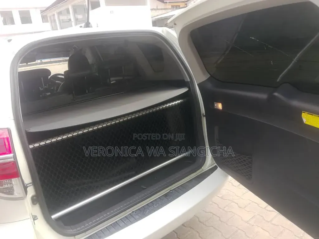 Toyota Vanguard 2011 White
