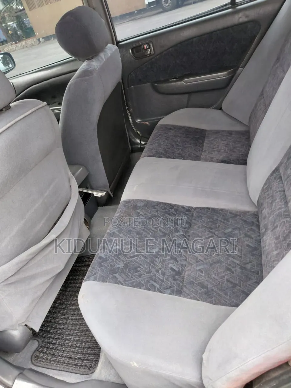 Toyota Carina 2000 Silver