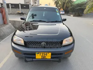 Toyota RAV4 1999 Black
