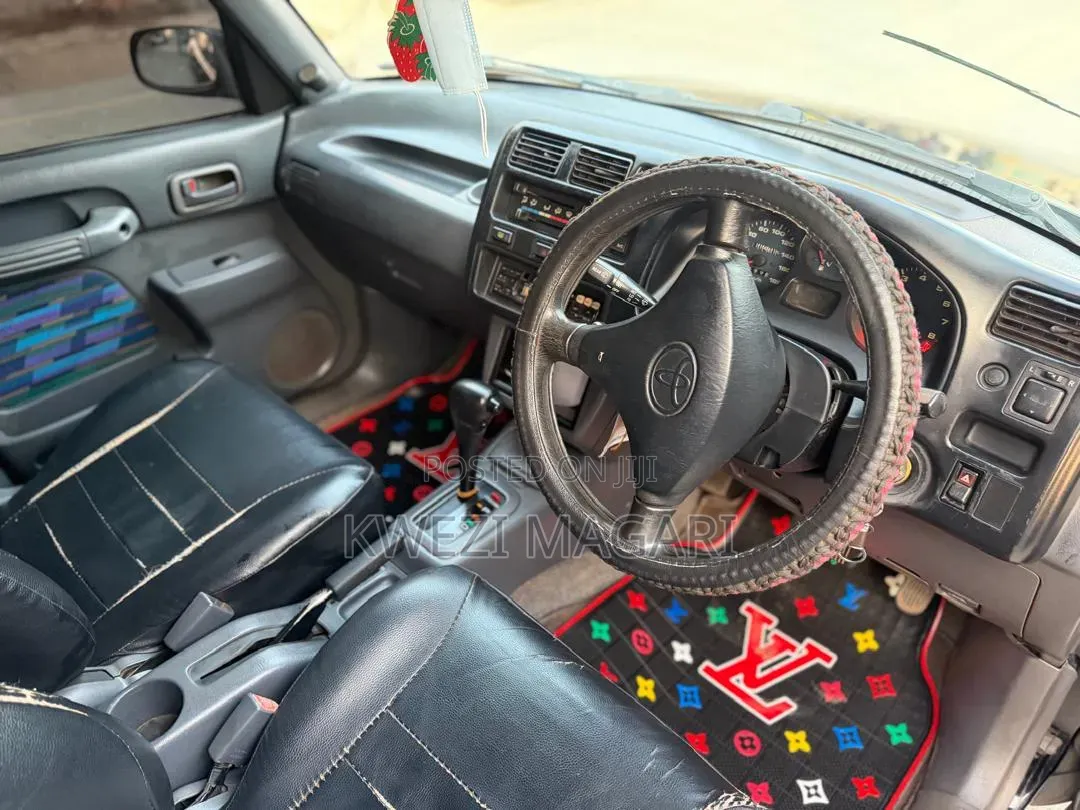 Toyota RAV4 1999 Black