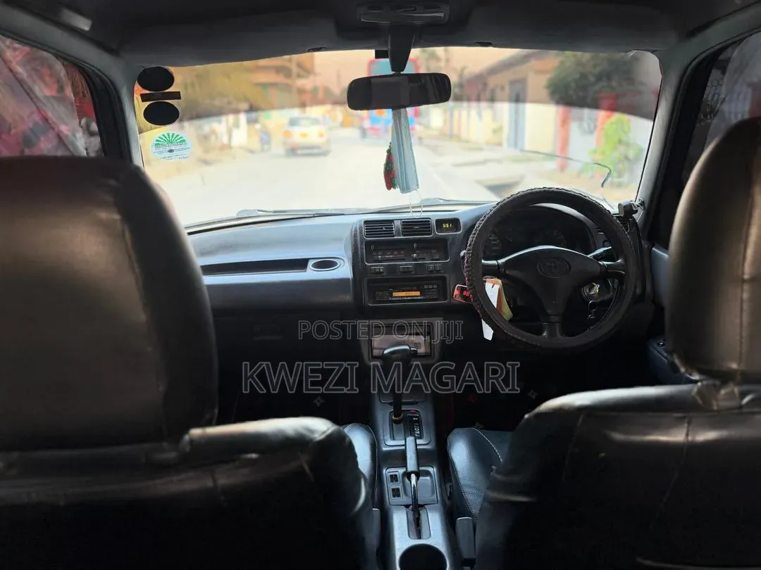 Toyota RAV4 1999 Black