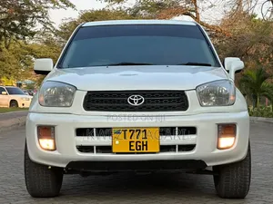 Toyota RAV4 Automatic 2003 White