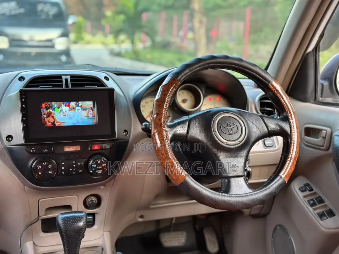 Toyota RAV4 Automatic 2003 White