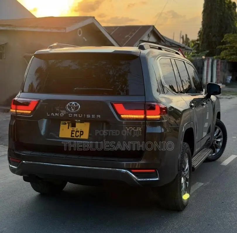 Toyota Land Cruiser 2023 Gray