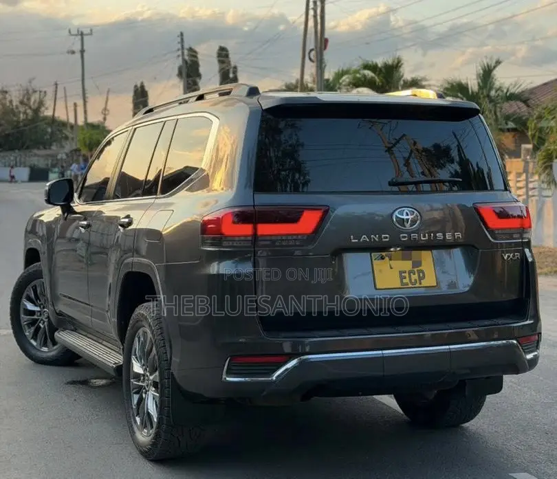 Toyota Land Cruiser 2023 Gray