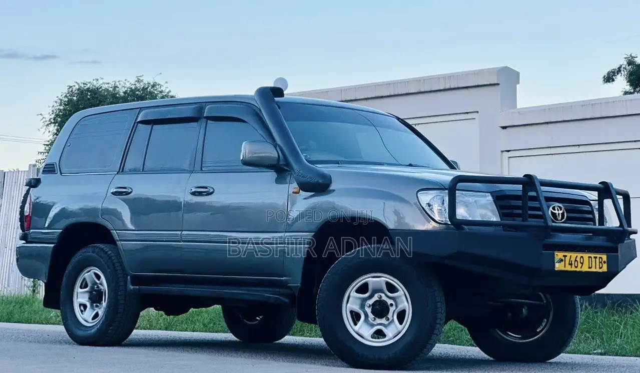 Toyota Land Cruiser 2002 Gray