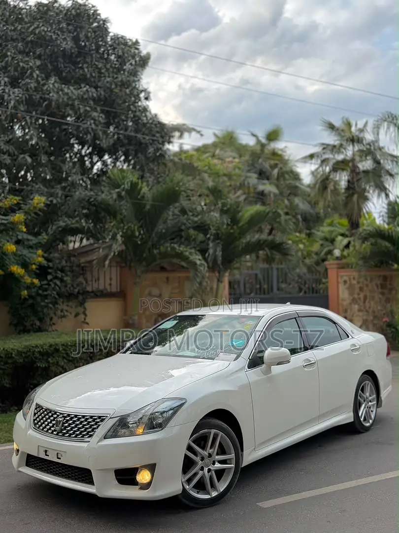 Toyota Crown 2010 White
