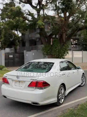 Toyota Crown 2010 White