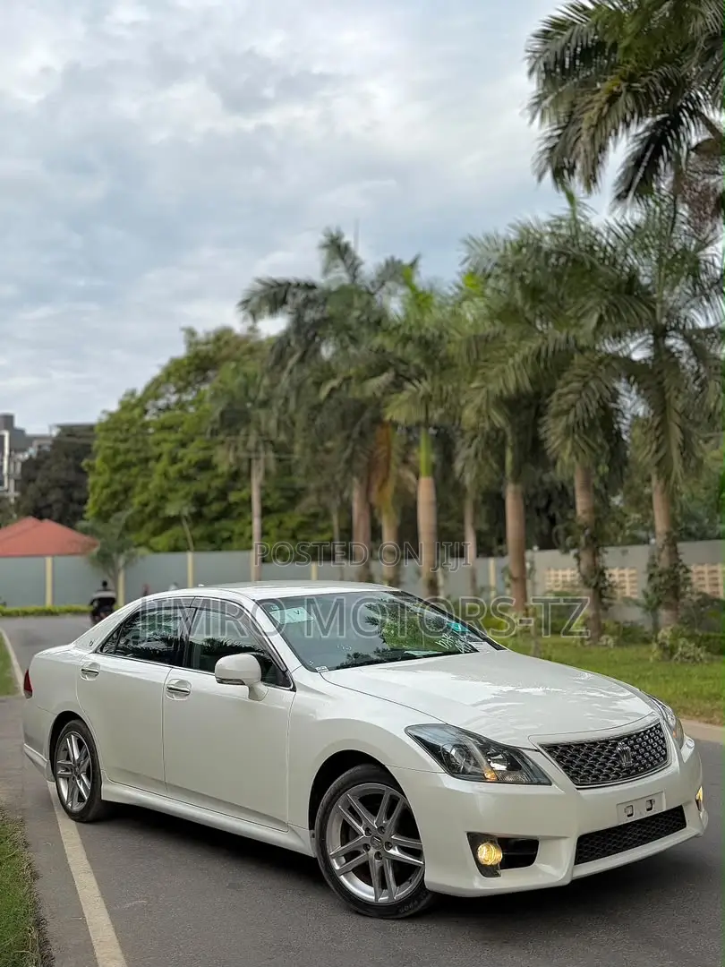 Toyota Crown 2010 White