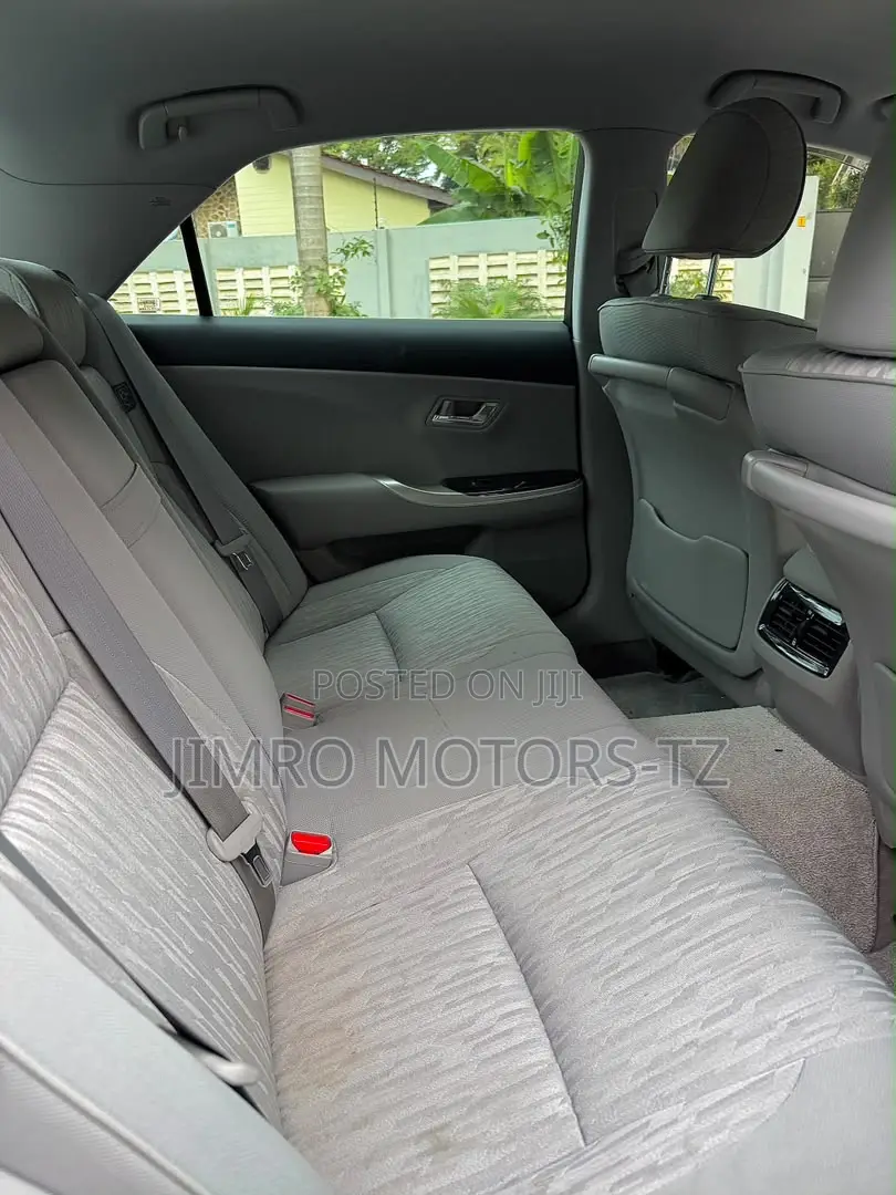 Toyota Crown 2010 White