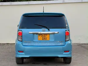 Toyota Corolla Rumion 2011 Blue