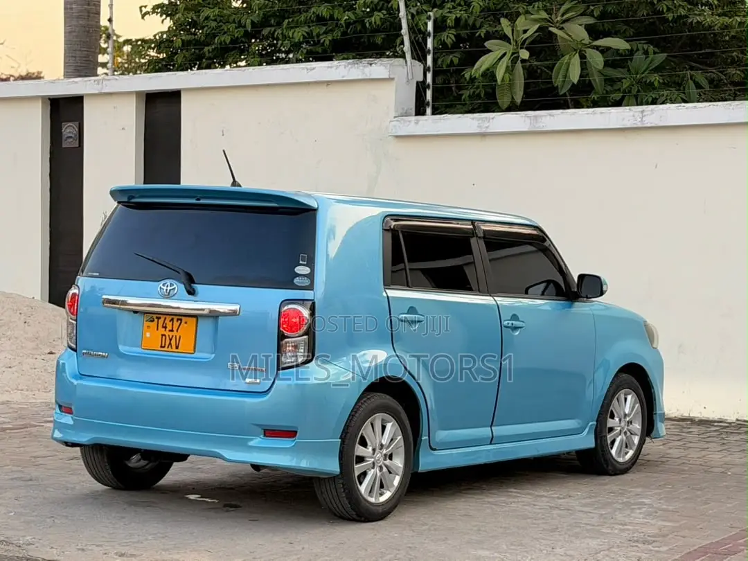 Toyota Corolla Rumion 2011 Blue