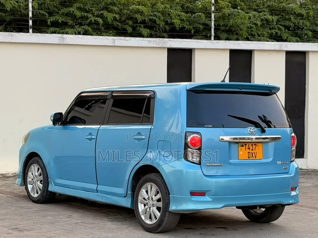 Toyota Corolla Rumion 2011 Blue