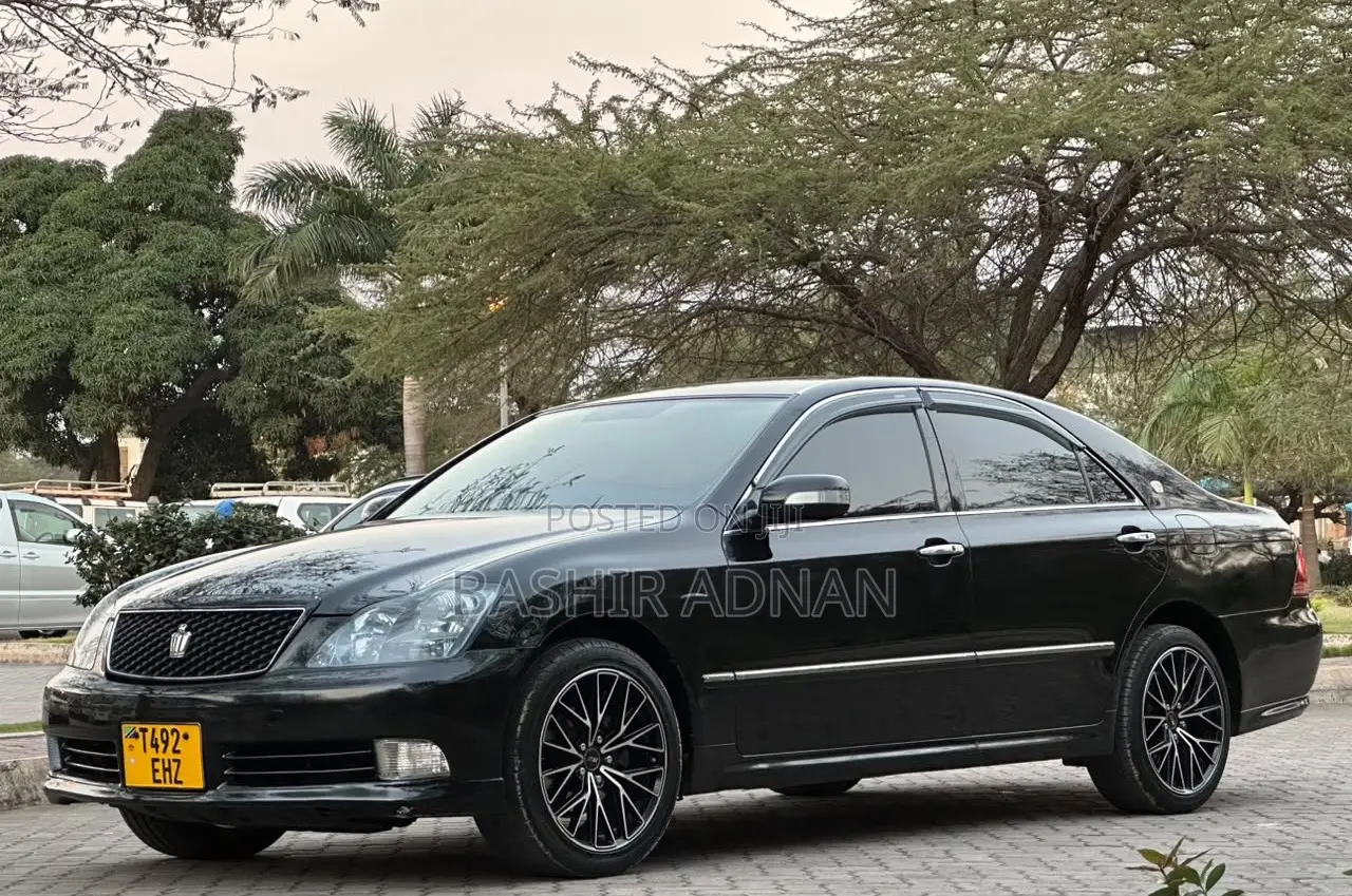 Toyota Crown 2005 Black