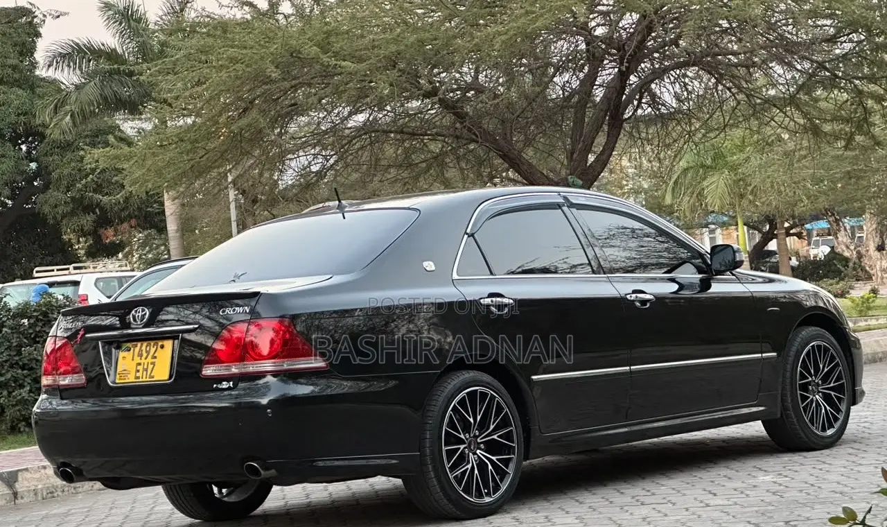 Toyota Crown 2005 Black