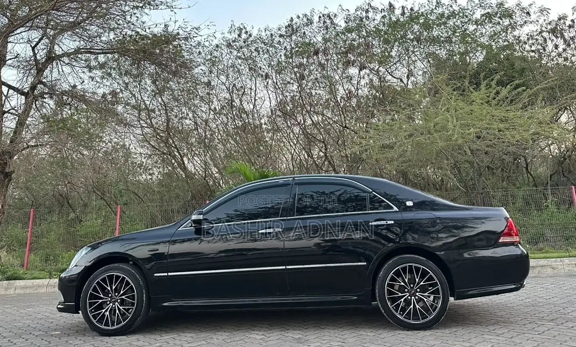 Toyota Crown 2005 Black