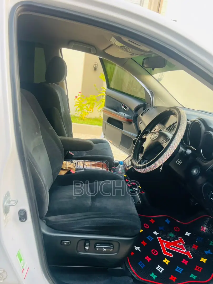 Toyota Harrier 2005 White