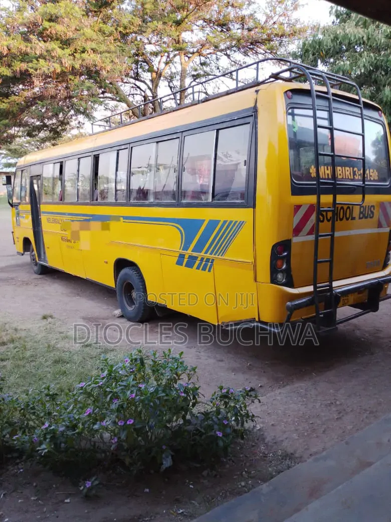 Tata Starbus Ultra Skool 2014 Yellow