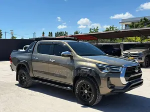 Toyota Hilux 2020 Gray