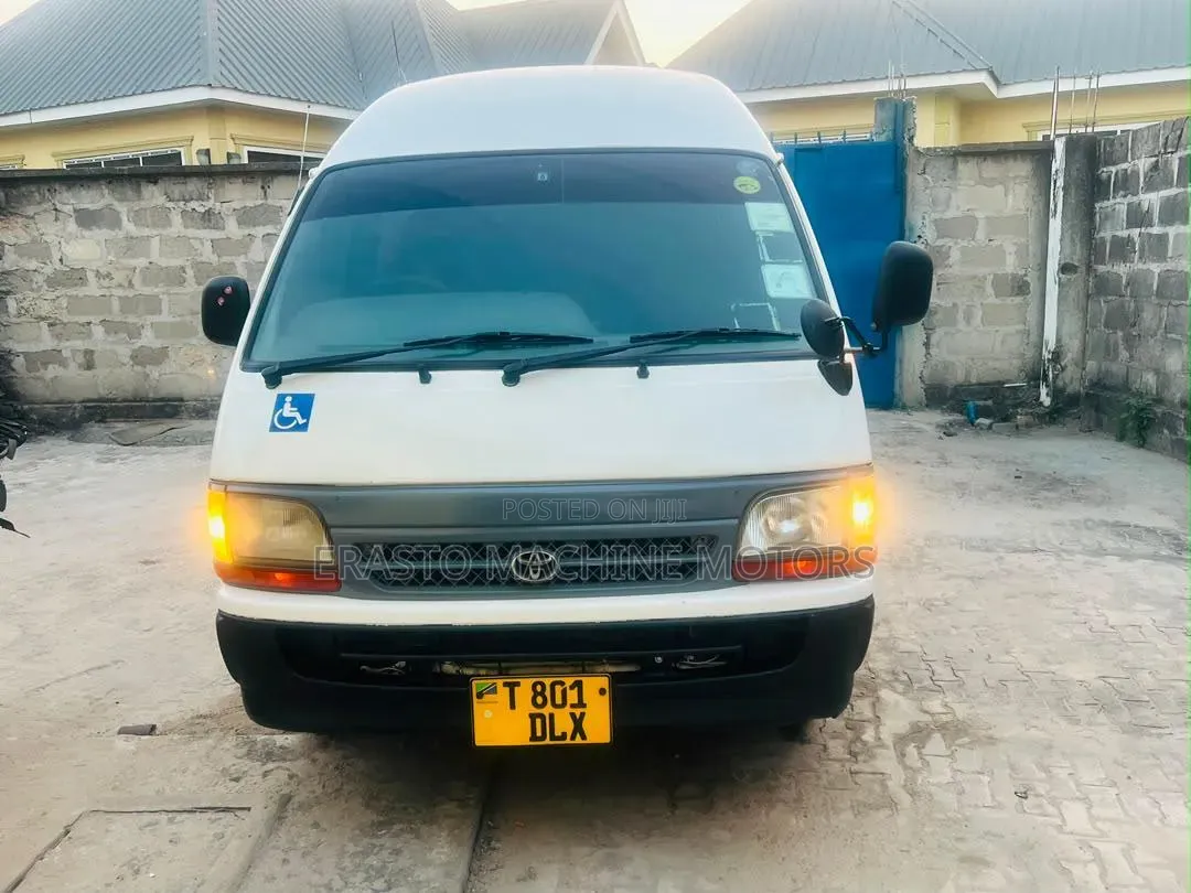 Toyota HiAce 2002 White
