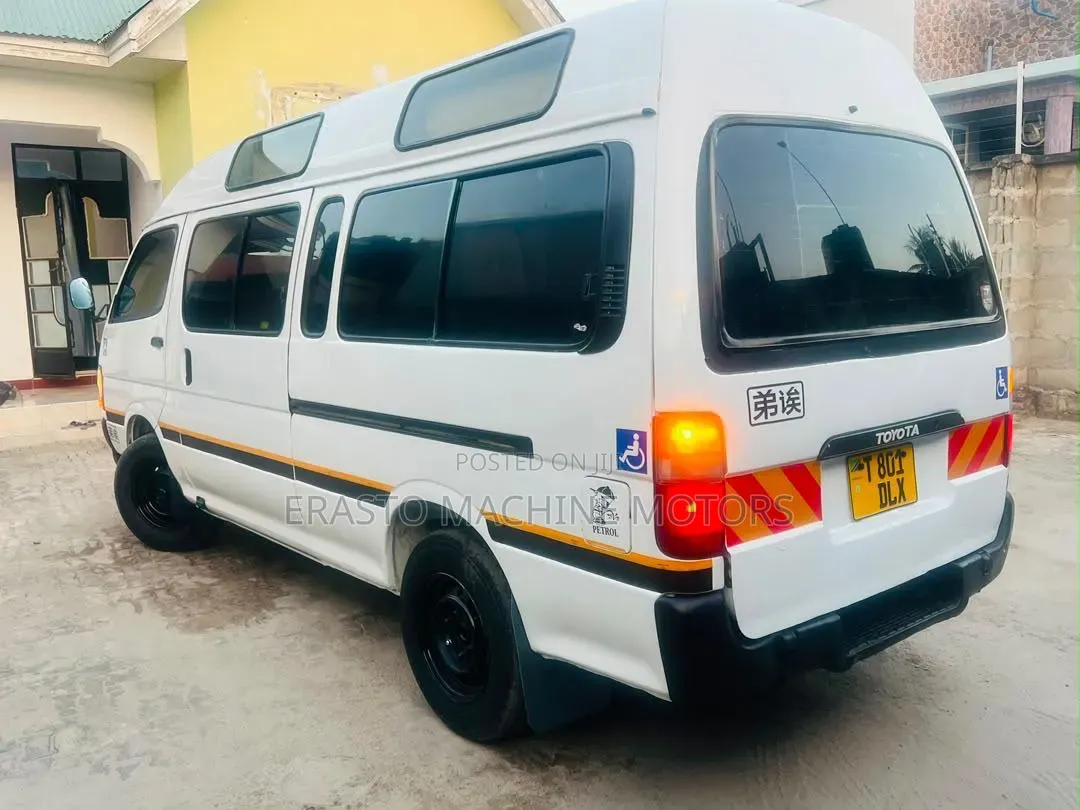 Toyota HiAce 2002 White