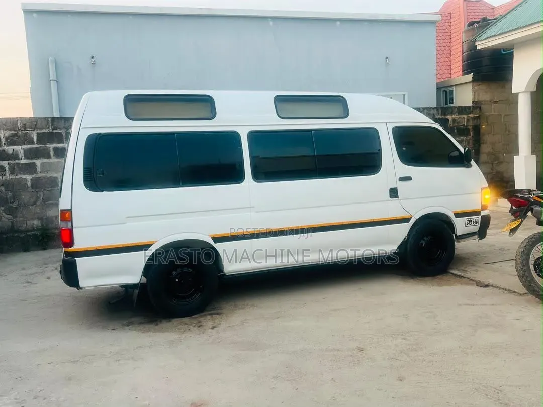 Toyota HiAce 2002 White