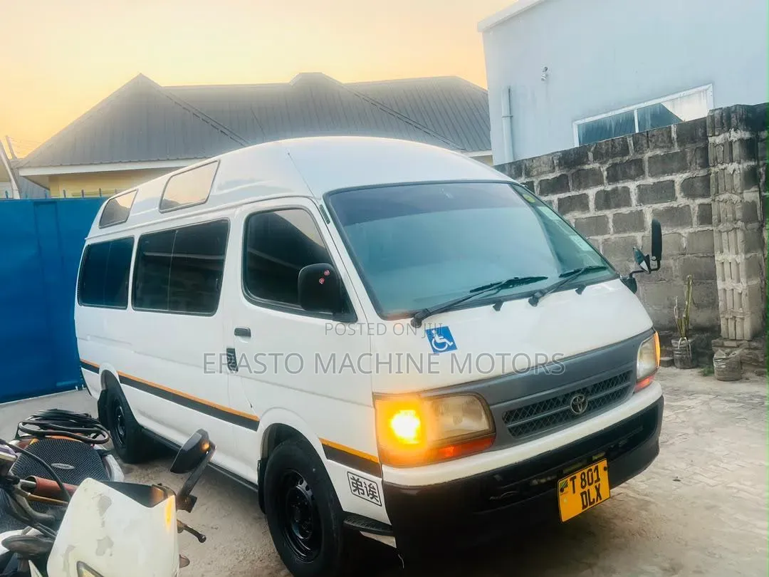 Toyota HiAce 2002 White