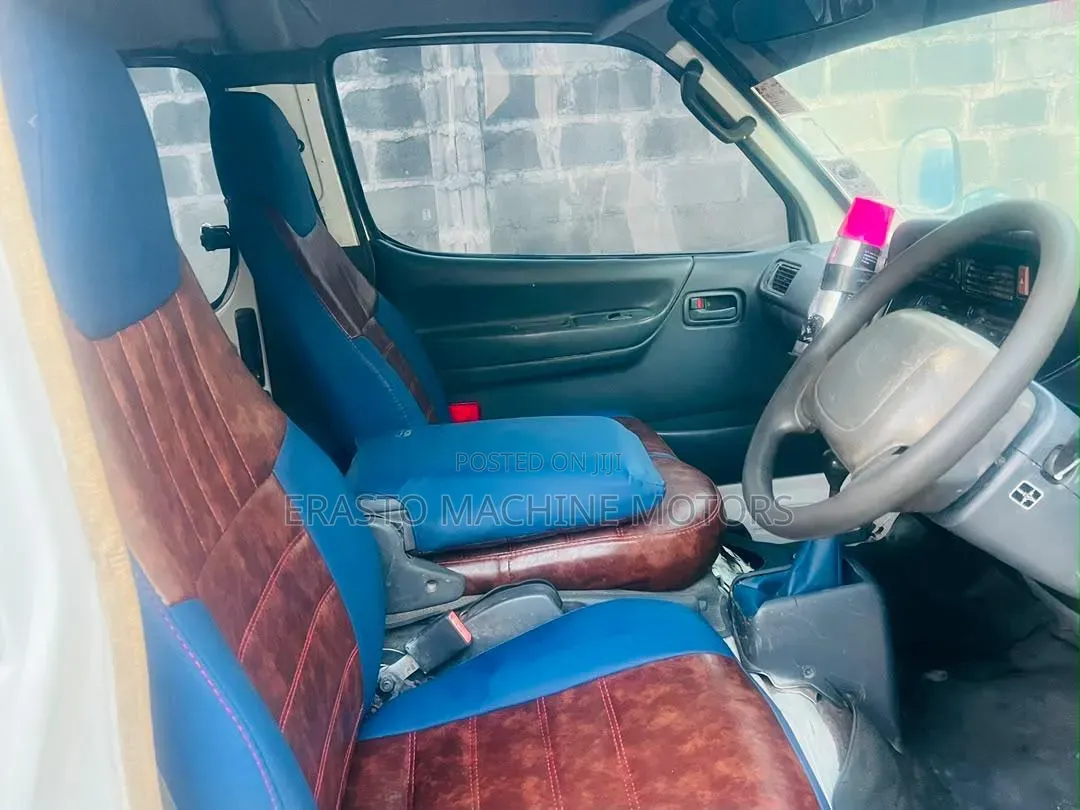 Toyota HiAce 2002 White