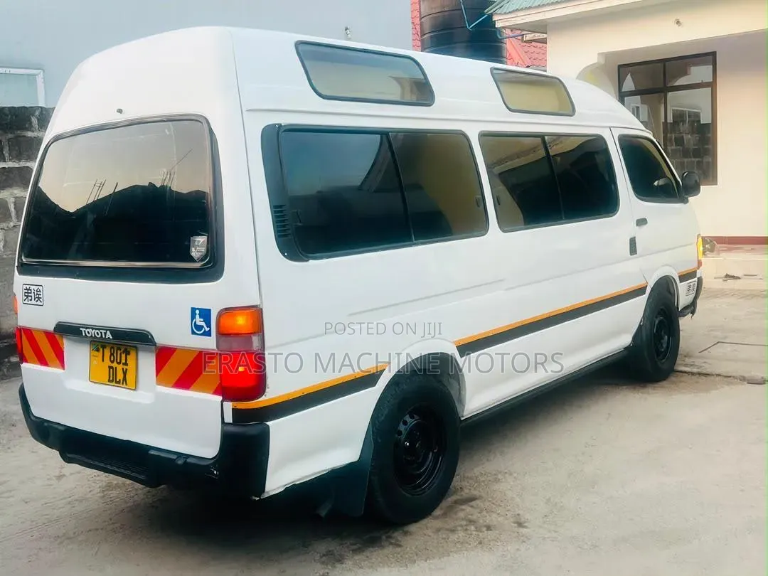 Toyota HiAce 2002 White