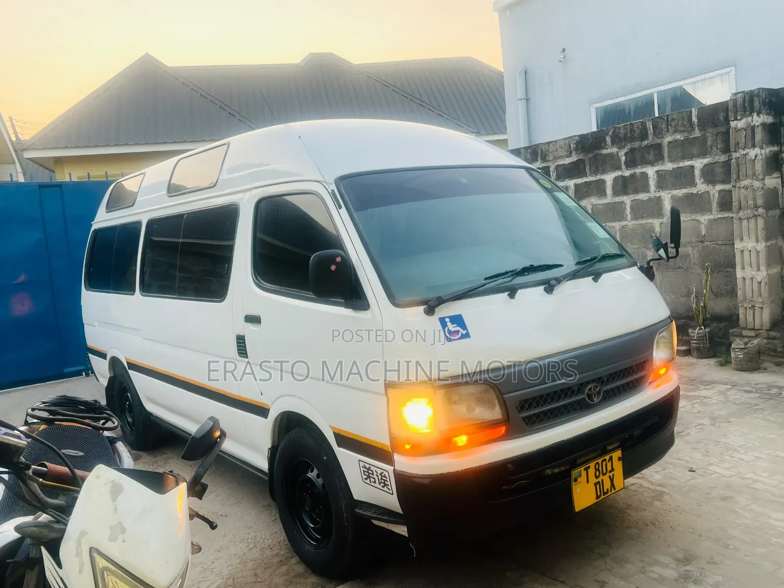 Toyota HiAce 2002 White