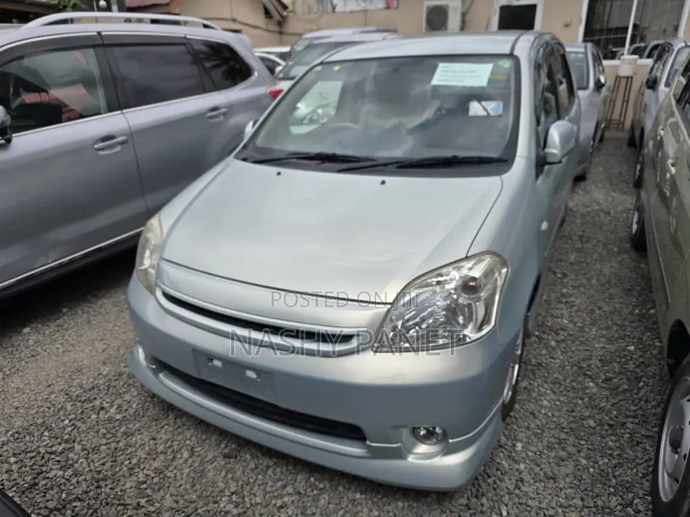 Toyota Raum 2010 Green