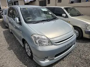 Toyota Raum 2010 Green