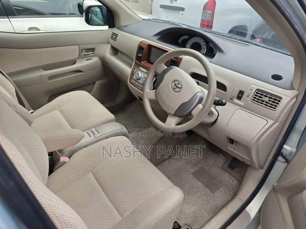 Toyota Raum 2010 Green