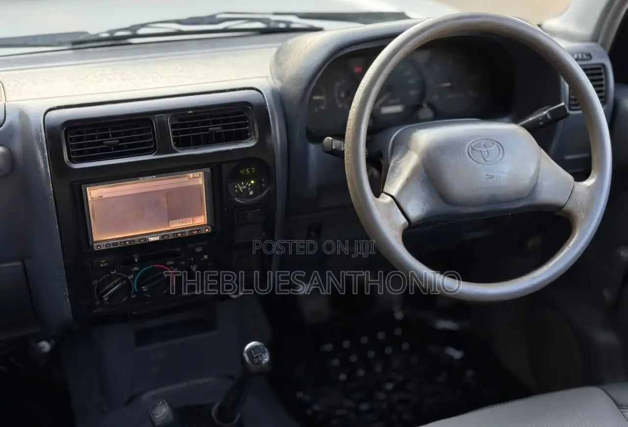 Toyota Land Cruiser Prado 2002 White