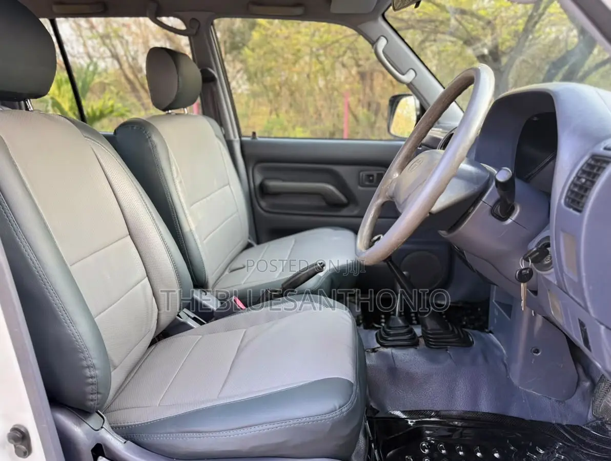 Toyota Land Cruiser Prado 2002 White