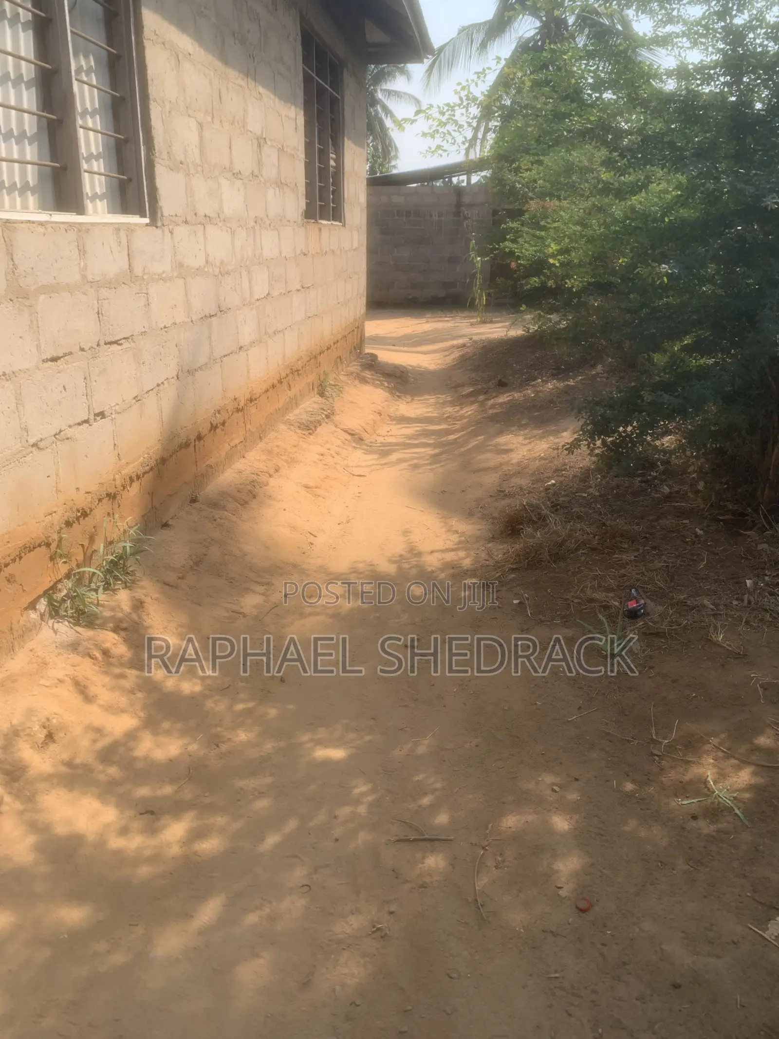 Eneo Linauzwa Karibia Na Barabara Kuu Kibaha