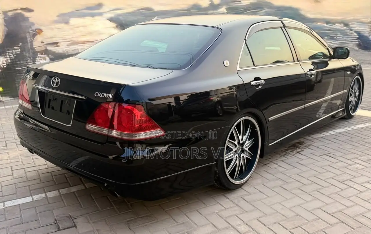 Toyota Crown 2005 Black