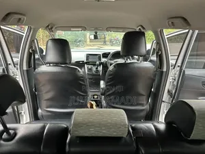 Toyota Wish 2010 Silver