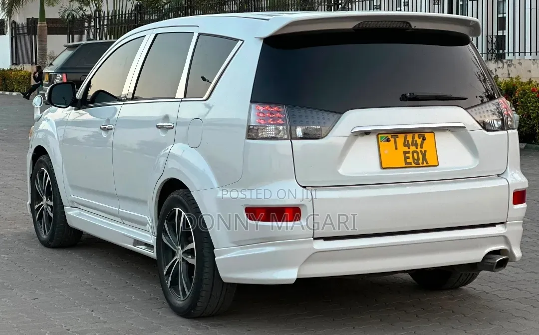 Mitsubishi Outlander 2012 White
