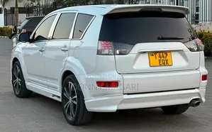 Mitsubishi Outlander 2012 White