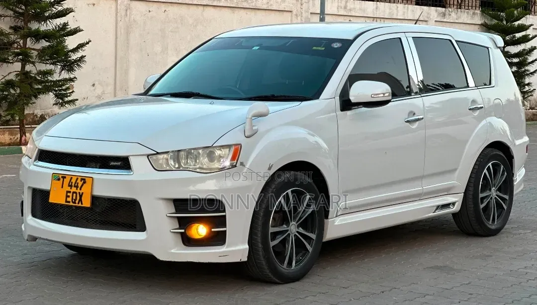 Mitsubishi Outlander 2012 White