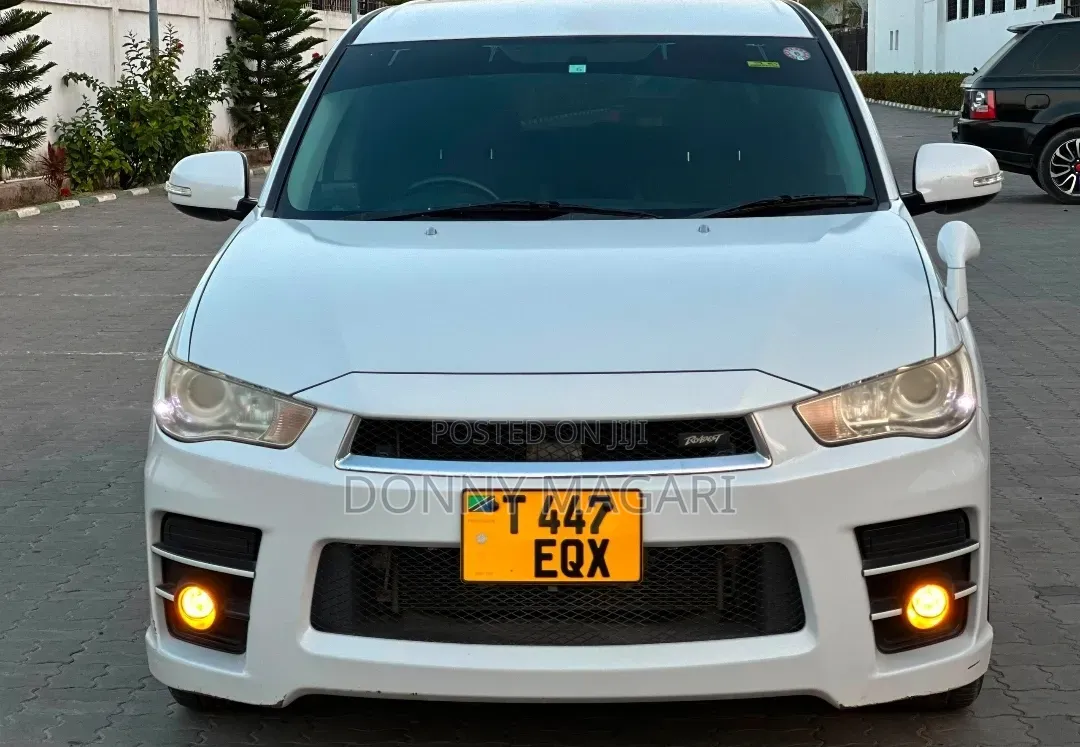 Mitsubishi Outlander 2012 White