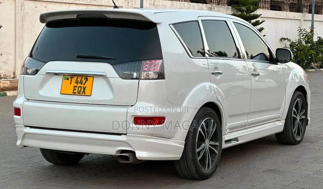 Mitsubishi Outlander 2012 White