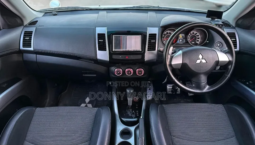 Mitsubishi Outlander 2012 White