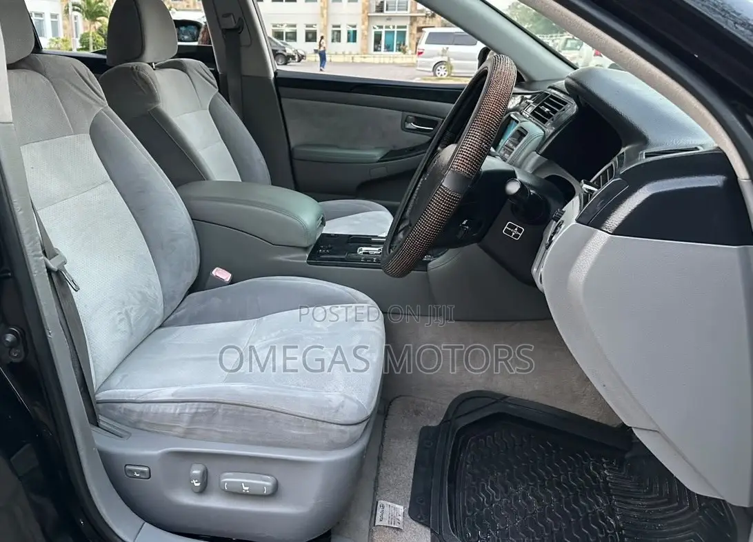 Toyota Crown Royale 2005 Black