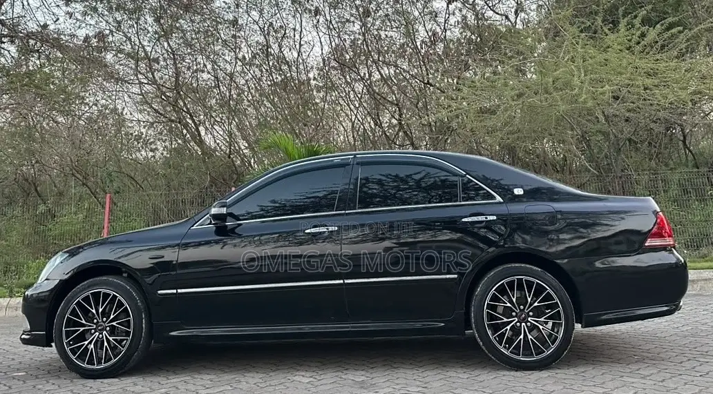 Toyota Crown Royale 2005 Black