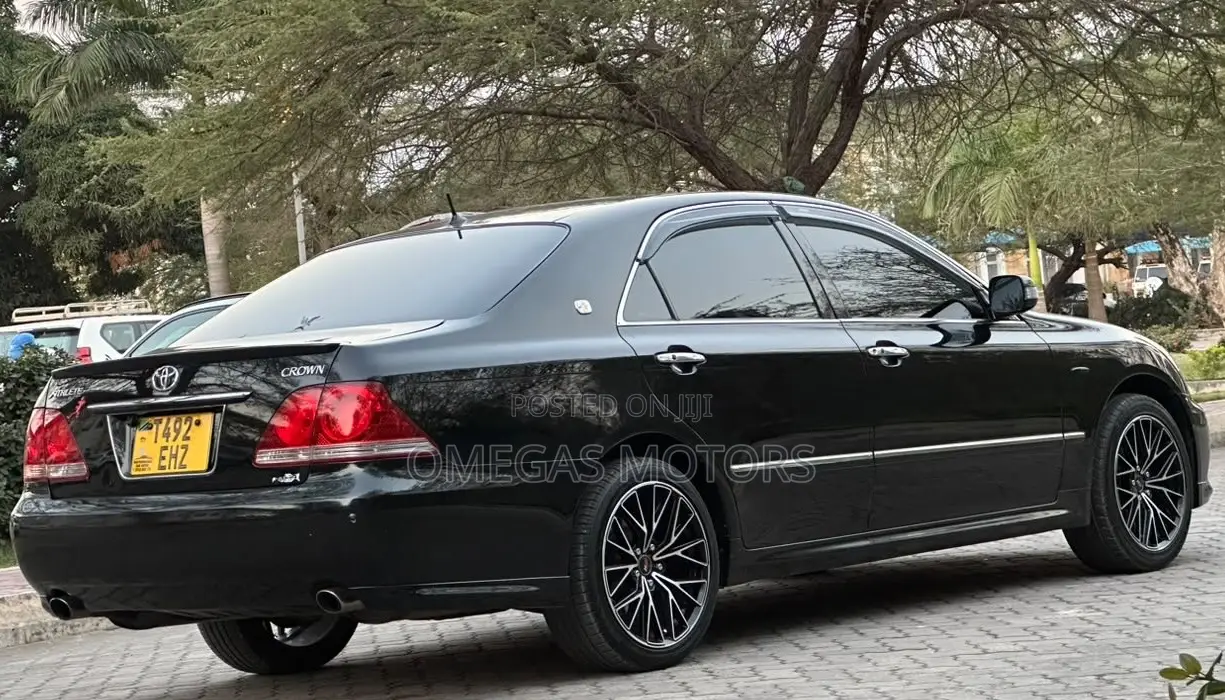 Toyota Crown Royale 2005 Black