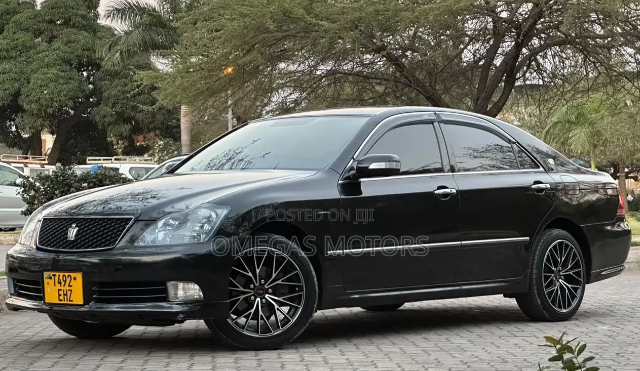 Toyota Crown Royale 2005 Black