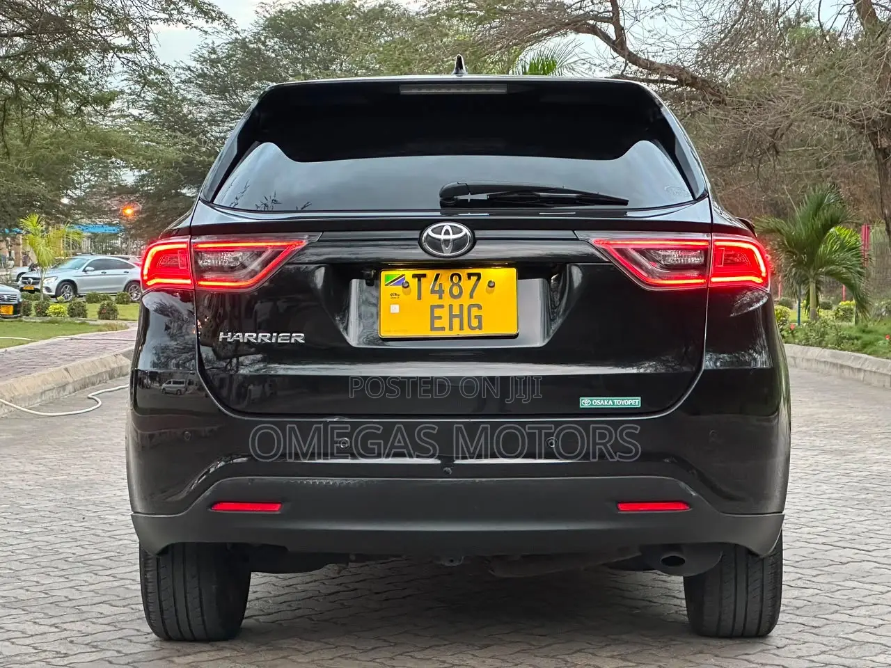 Toyota Harrier 2.0 2017 Black