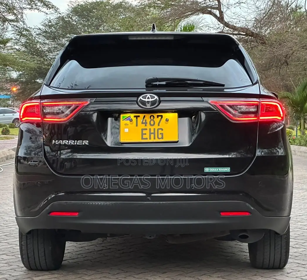 Toyota Harrier 2.0 2017 Black